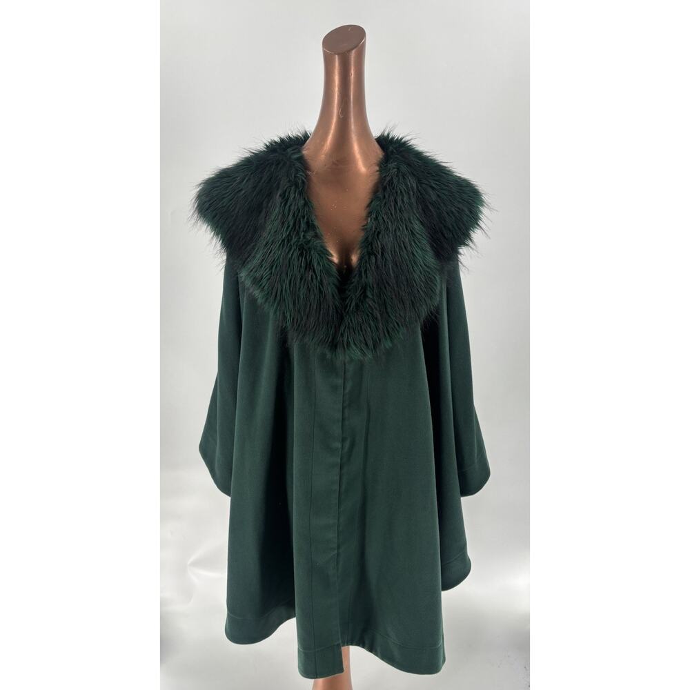 Adrienne Landau Cape Jacket Womens 2X 3X Green Faux Fur Collar Hook Closure Knit